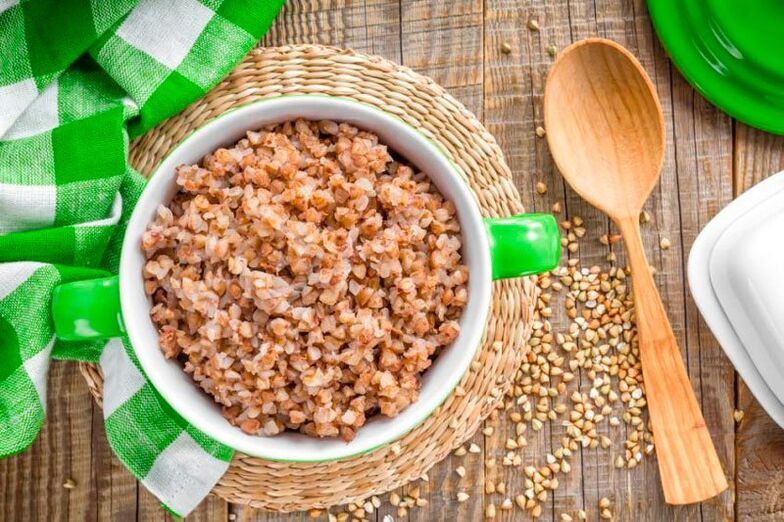 Loose buckwheat porridge in the diet of those who want to lose weight. 