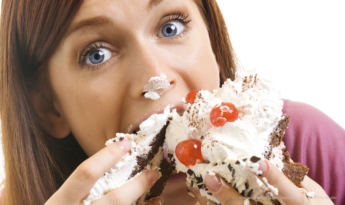 girl eating cake and improving how to lose weight