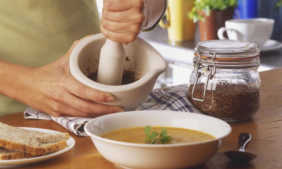 Adding flax seeds to soup for good bowel function